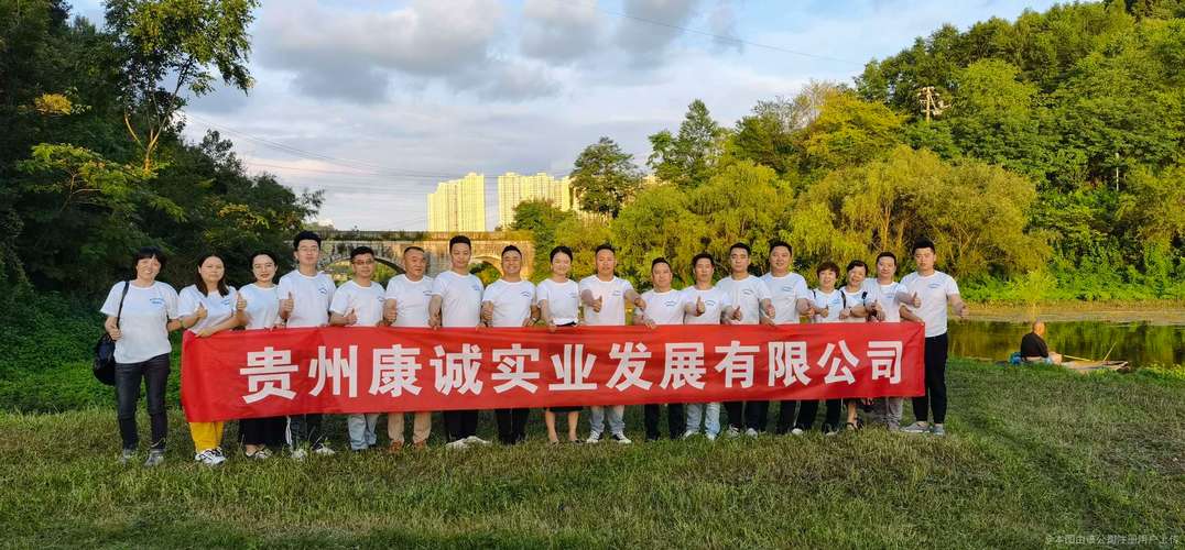 十年以上资历执业医师+产品研发师+企业管理师+商业策划师+市场营销人